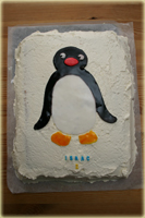 Isaacs 2-årstårta som  vi tog med till dagis och bjöd på. Det ska föreställa favvon Pingu