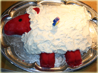 Här är Alvas 1-årstårta. Hon ÄLSKAR får så därav fåret :-)